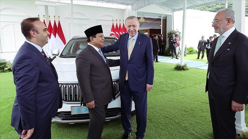 President Erdogan gifts Turkish Togg electric SUV to Indonesian counterpart