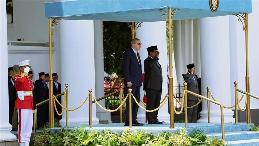 Turkish President Erdogan welcomed by Indonesian counterpart with official ceremony