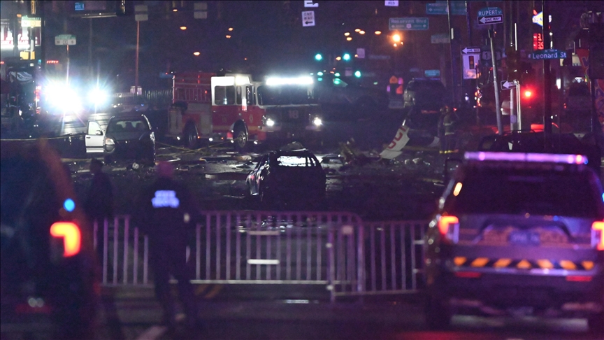 Military jet crashes in California, 2 pilots rescued