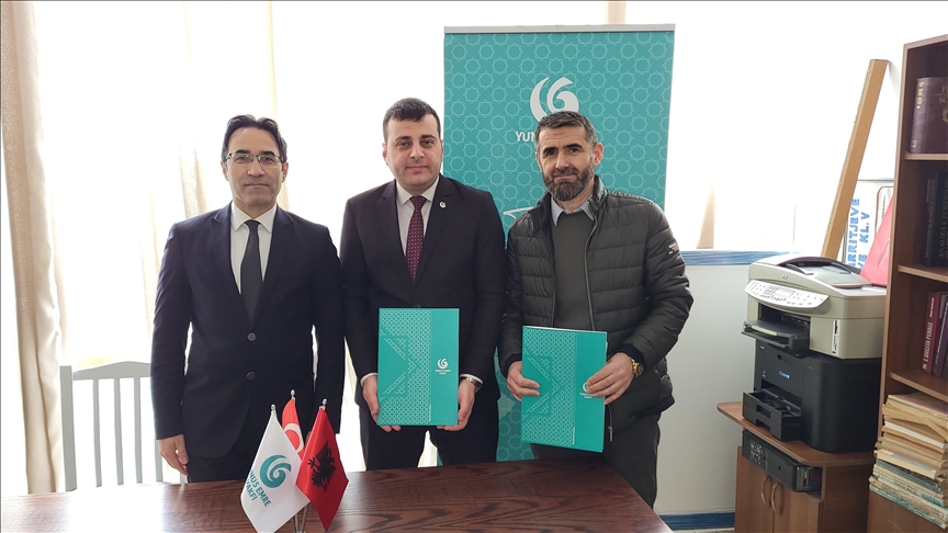 Instituti "Yunus Emre" dhe Shkolla "Hafiz Ali Podgorica" nënshkruajnë protokoll bashkëpunimi
