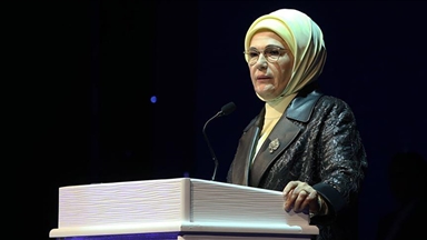 Emine Erdoğan'dan Türk bilim insanlarının Antarktika'da mikroplastik tespitine ilişkin paylaşım