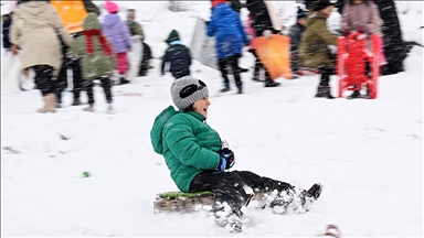 Bazı illerde kar yağışı dolayısıyla okullar tatil edildi