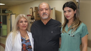 Anne ve babasının çalıştığı hastaneye doktor olarak atandı