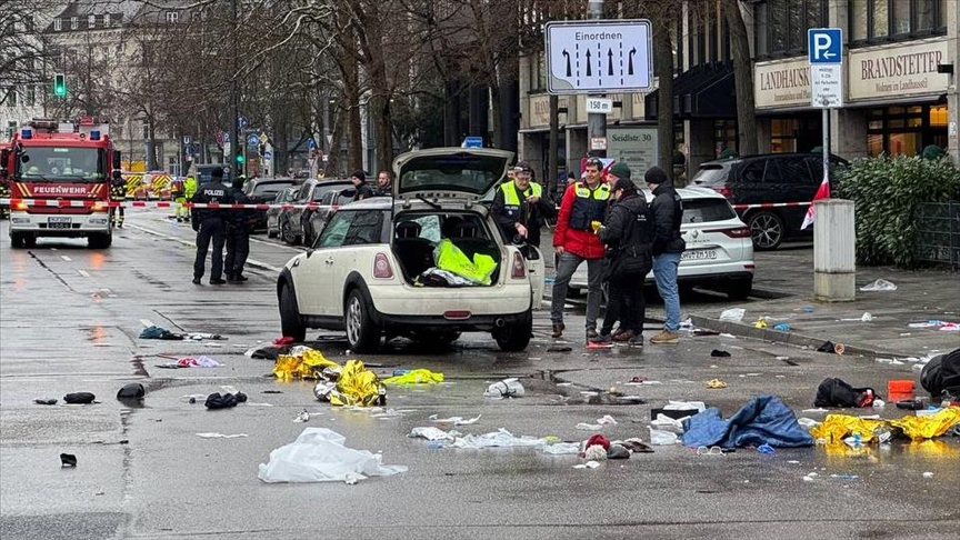 Automobil uletio u masu u Minhenu, ima povrijeđenih