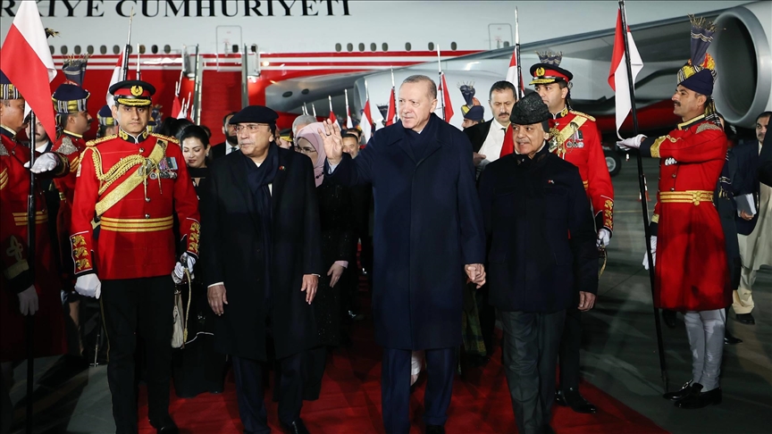 الرئيس أردوغان يصل باكستان في ختام جولته الآسيوية