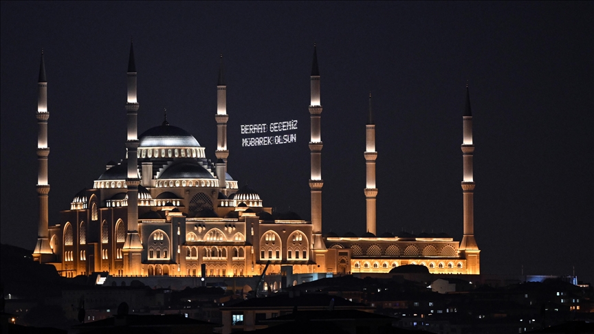 Ramazanın müjdecisi Berat Kandili idrak edildi