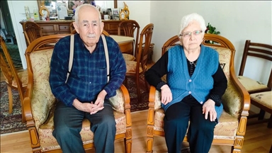 Emekli öğretmen çift 57 yıllık mutlu evlilikleriyle gençlere örnek oluyor