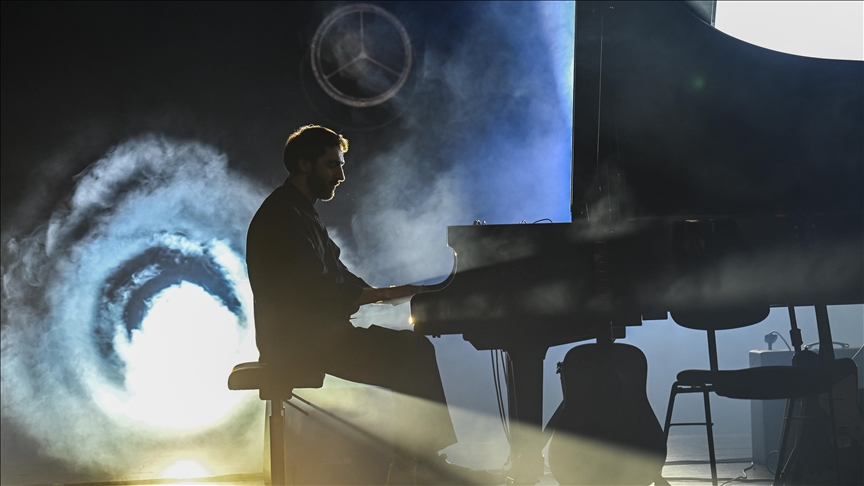 Evgeny Grinko, Sevgililer Günü'ne özel AKM'de konser verdi