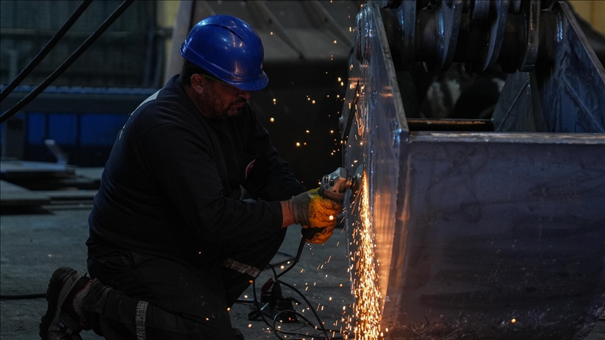 Ücretli çalışan sayısı Aralık 2024'te yıllık yüzde 2,2 artarak 15,6 milyonu aştı