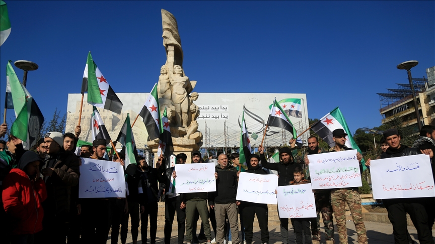 حلب.. متظاهرون يطالبون الشرع بتطهير سوريا من "بي كي كي" الإرهابي