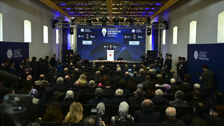 Türkiye Yayıncılık Zirvesi'nde "Dijitalleşen Yayıncılık ve Okuma Kültürünün Geleceği" oturumu düzenlendi