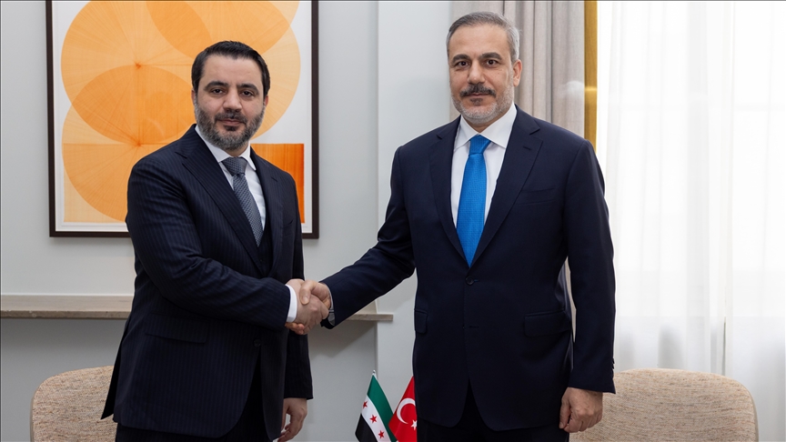 فيدان يبحث مع الشيباني إعمار سوريا وتشكيل الحكومة ومكافحة الإرهاب