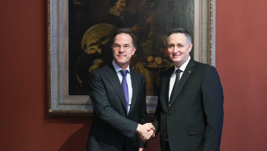 Bećirović u razgovoru s Rutteom kazao da NATO mora biti spreman zaštititi BiH