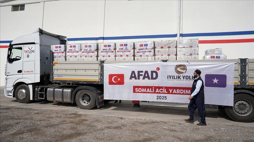 İyilik Yolu İnsani Yardım Derneği, AFAD gemisiyle Somali'ye gıda yardımı yapıyor