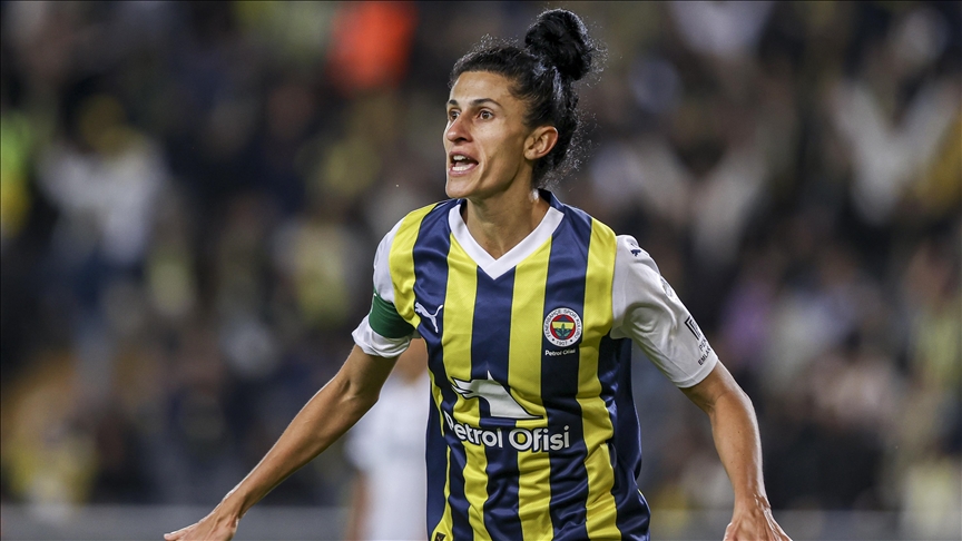 Fenerbahçe'nin milli oyuncusu Yağmur, Türk kadın futbol tarihine geçti