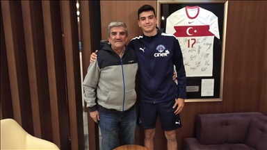 Aston Villa'ya transfer olan Yasin Özcan okul bahçesinde keşfedildi 