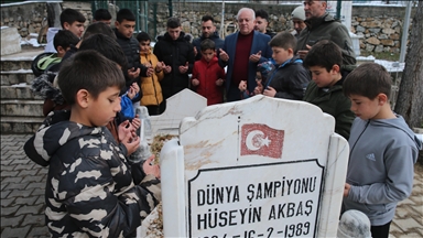 Efsane güreşçi Hüseyin Akbaş'ın adının verildiği merkezde 500 çocuğa eğitim verildi