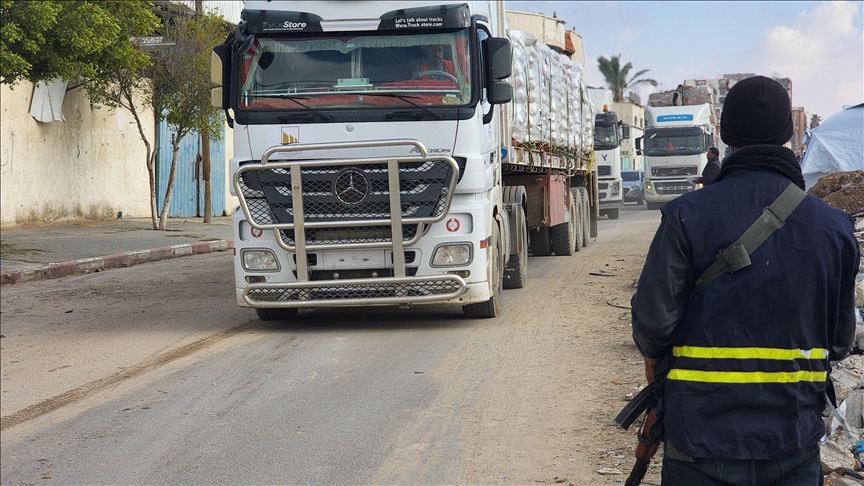 Israeli shelling kills 2 Palestinian police officers securing entry of aid in southern Gaza