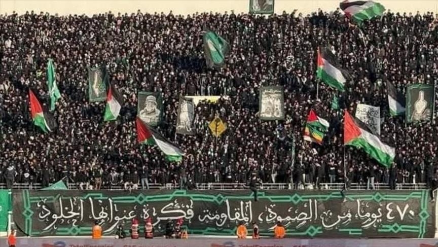 بلافتات ضد التهجير.. جمهور "الرجاء المغربي" يدعم فلسطين