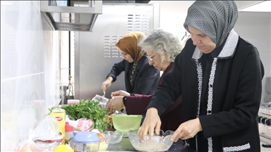 Çankırılı kadınlar bayat ekmekleri değerlendirerek yeni lezzetler ortaya çıkarıyor