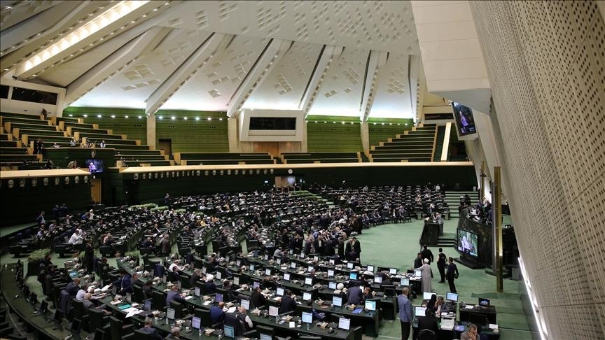 نشست غیرعلنی درباره معیشت و بازار ارز در مجلس ایران