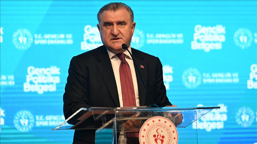 Bakan Bak: Gençlerimizin enerjisine, heyecanına, onların görüşleri ve katılımlarıyla yön vermek istiyoruz