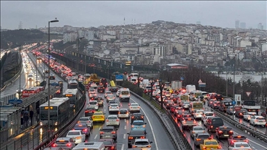 İstanbul'da sabah saatlerinde trafik yoğunluğu yaşanıyor