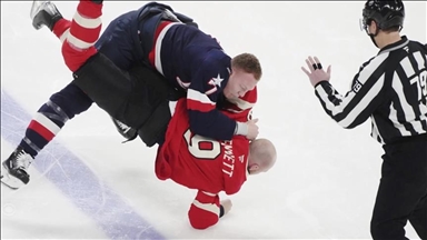 US, Canadian sports fans boo each other's national anthems as trade, territory disputes mount