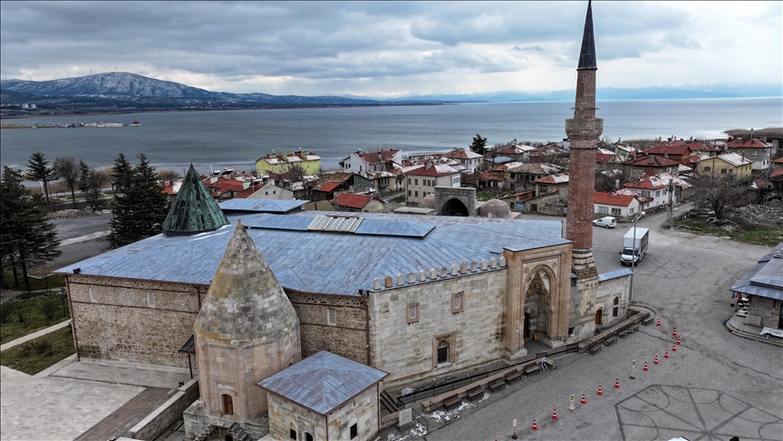 Rritet interesi për xhaminë "Eşrefoglu" në Konya, monument i trashëgimisë botërore të UNESCO-s