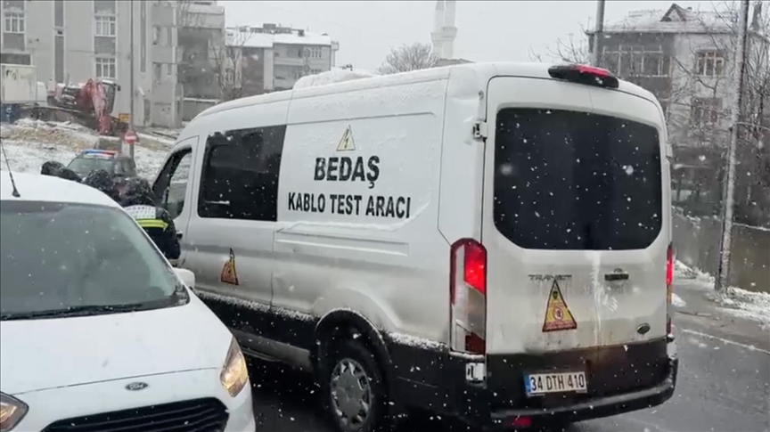 Arnavutköy'de yer altı kablolarının patlaması paniğe yol açtı