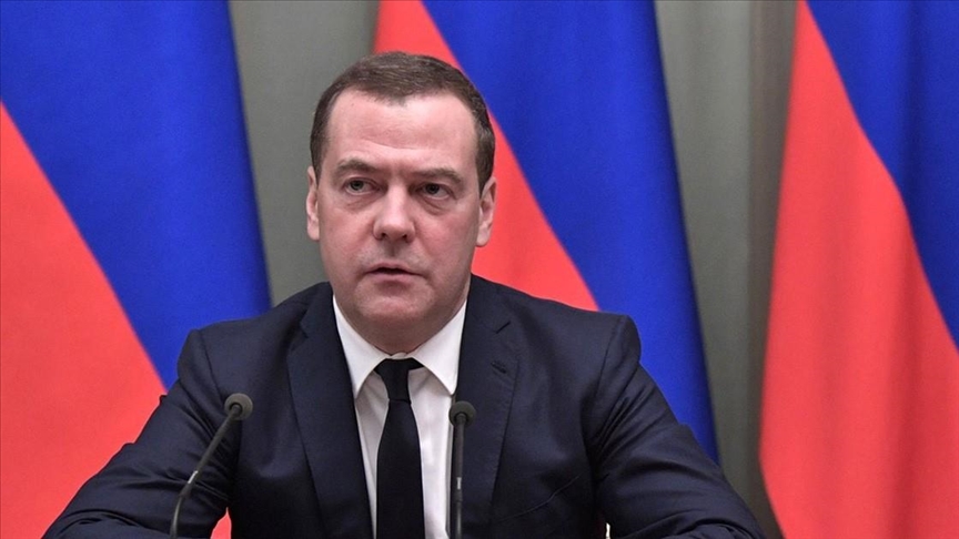 Медведев: от Зеленского можно ожидать «любой провокации»