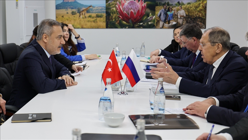 Turkish foreign minister, Russian counterpart discuss Ukraine war
