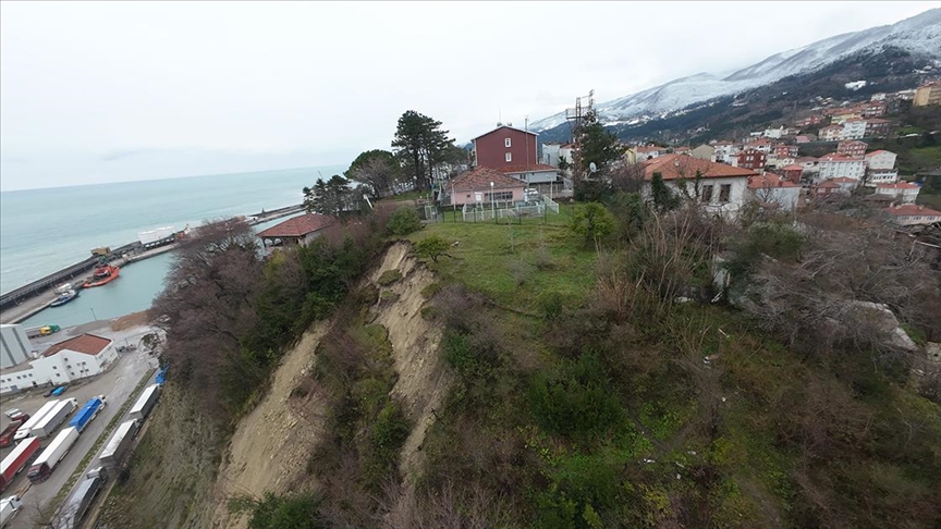 İnebolu'da aşırı yağışlar heyelana yol açtı