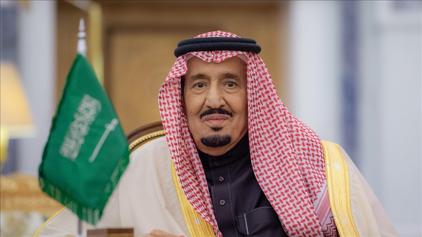 الملك سلمان يعتمد رمز عملة الريال السعودي