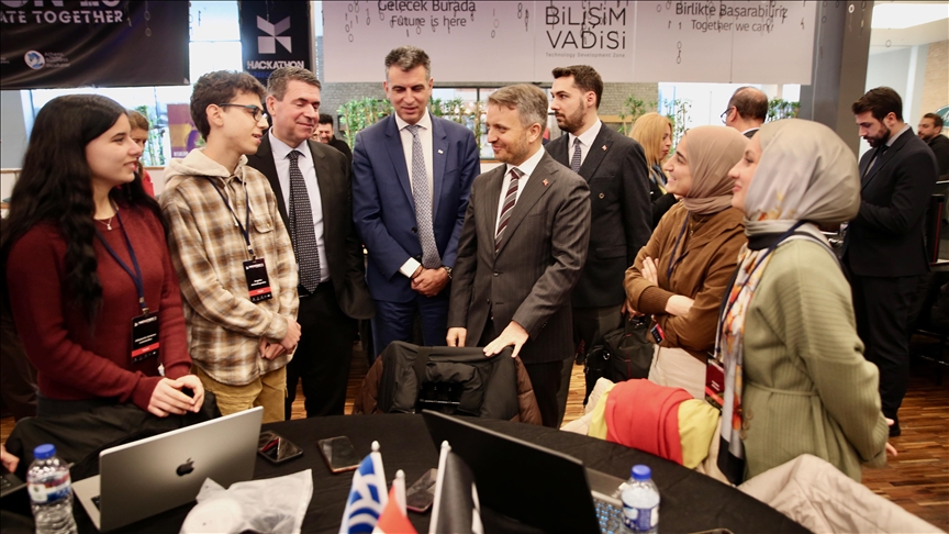 "Türkiye-Yunanistan Hackathonu"nun yarı final süreci Bilişim Vadisi'nde tamamlandı