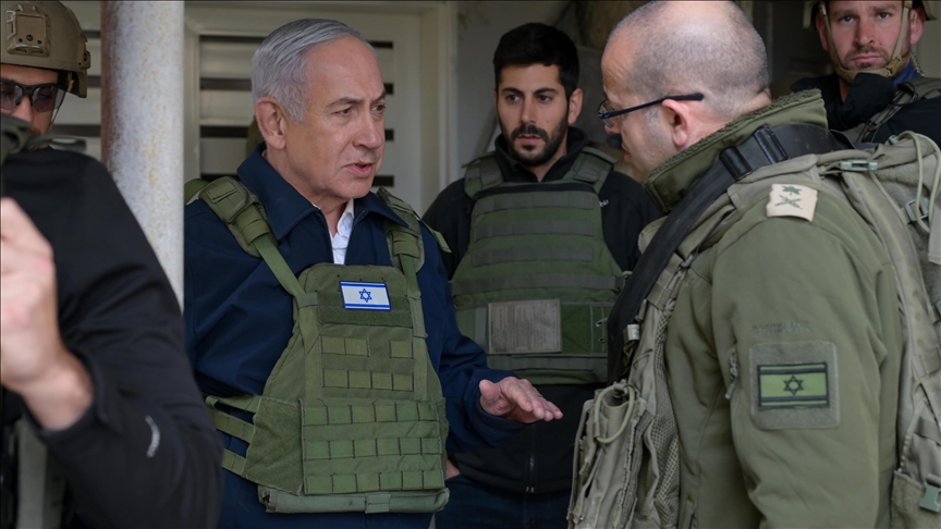 بعد كاتس.. نتنياهو يقتحم منزلا فلسطينيا في مخيم طولكرم شمال الضفة
