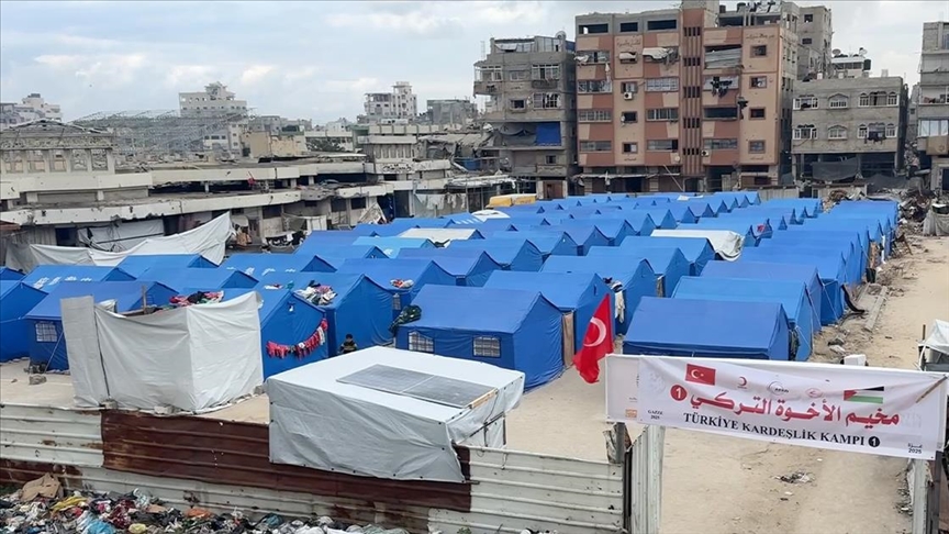 Gjysmëhëna e Kuqe Turke po ngre kampe në Gaza me tenda që ka siguruar nga AFAD i