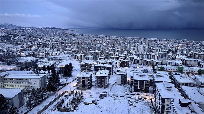 Yurdun çeşitli bölgelerinde kar yağışı etkisini sürdürüyor