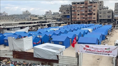 Gjysmëhëna e Kuqe Turke po ngre kampe në Gaza me tenda që ka siguruar nga AFAD-i