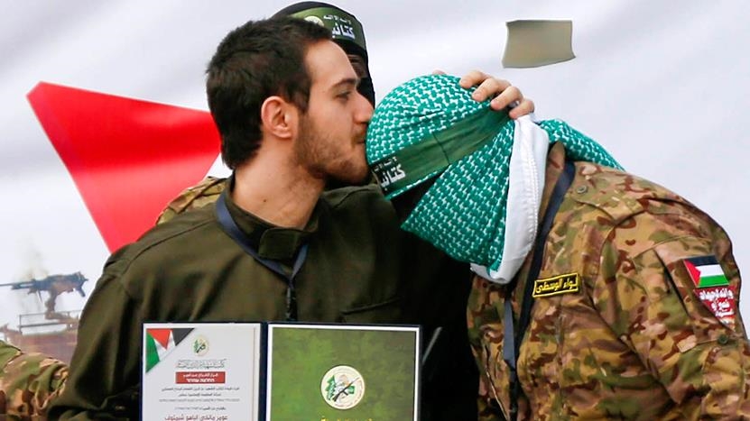 Emotivan rastanak izraelskog taoca od pripadnika Hamasa