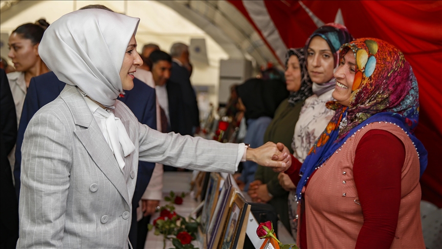 Bakan Göktaş: Evlatlarını PKK'nın elinden kurtarmaya ant içmiş anaların yanlarında olmaya devam edeceğiz