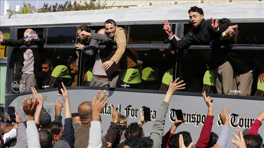 6 Palestinian prisoners reject exile, Israel cancels their release 6 Palestinian prisoners reject exile, Israel cancels their release