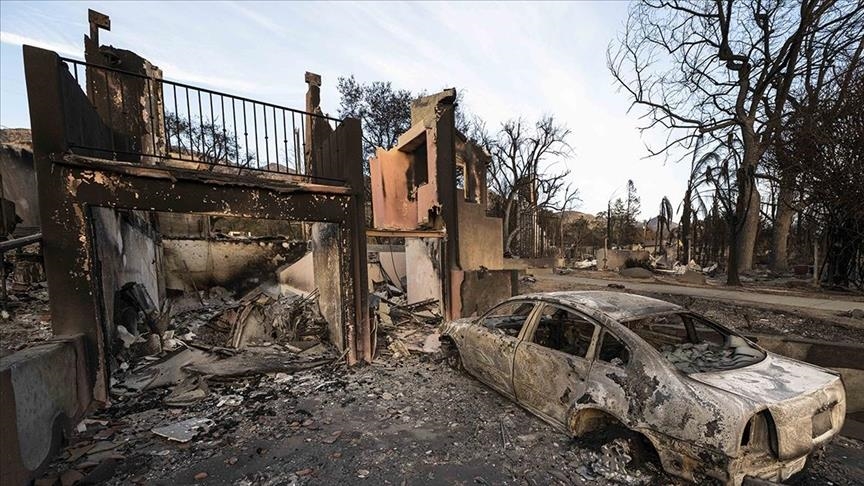 Los Angeles Belediye Başkanı, yangınlara müdahalede ihmali olduğu gerekçesiyle itfaiye şefini görevden aldı