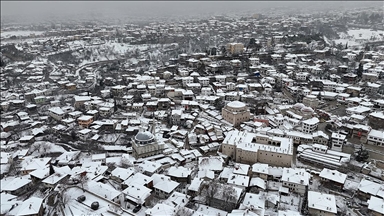 Safranbolu'da karla kaplanan tarihi yapılar havadan görüntülendi