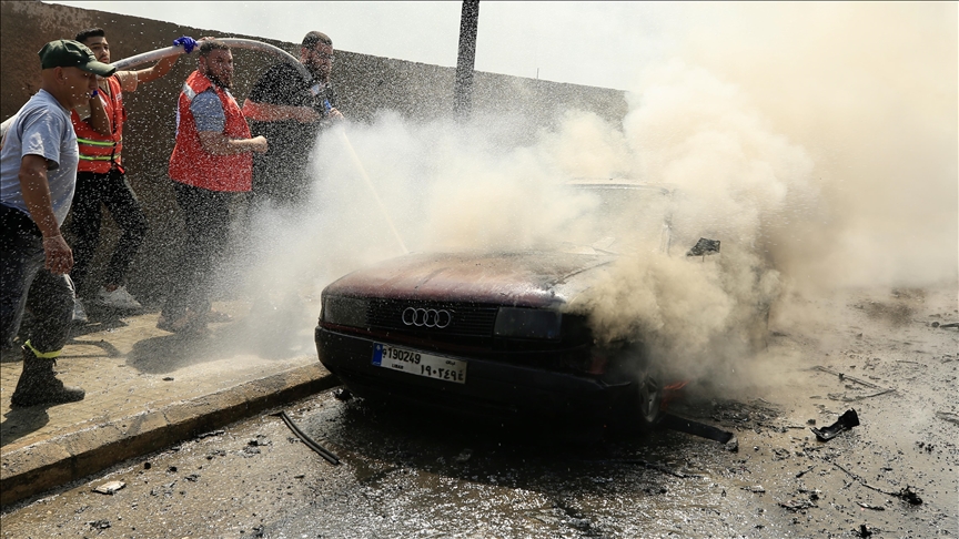 Israeli army fires on car in southern Lebanon despite ceasefire