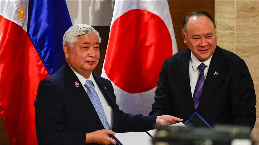 Japan, Philippines forge closer defense ties