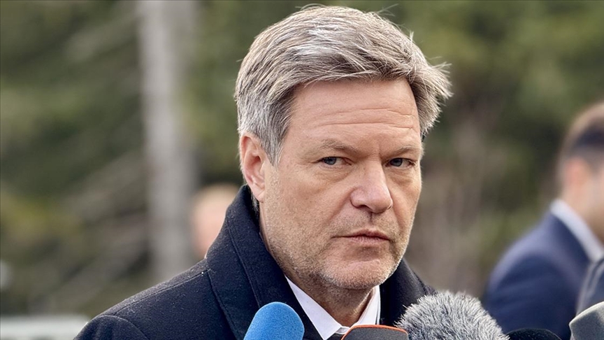 Almanya'da Yeşiller Partisinin başbakan adayı Habeck, parti yönetiminde görev almayacağını belirtti