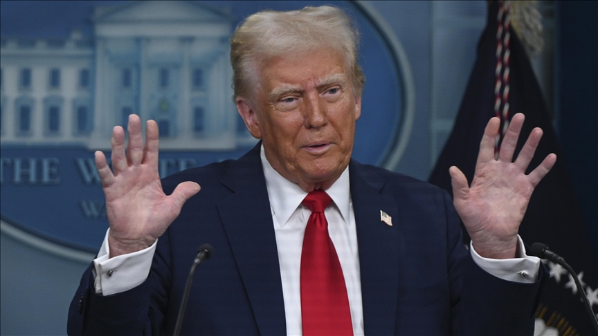 'Long Live the Real King': TVs in US government office show video of Trump kissing Musk's feet