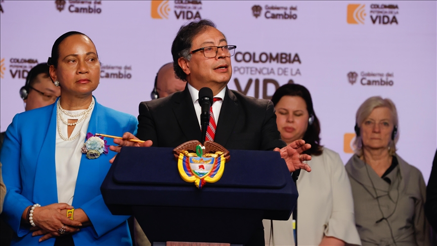 Colombian leader hails image of Israeli hostage kissing Hamas militant: 'This is peace'
