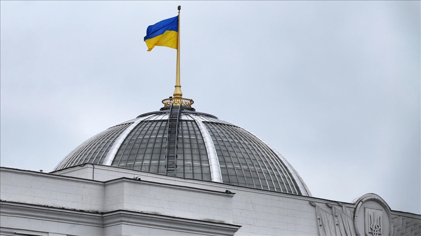 Парламент Украины принял постановление о поддержке полномочий Зеленского